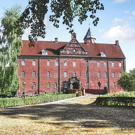 3 Bedroom Stunning In Grenaa Holiday home *